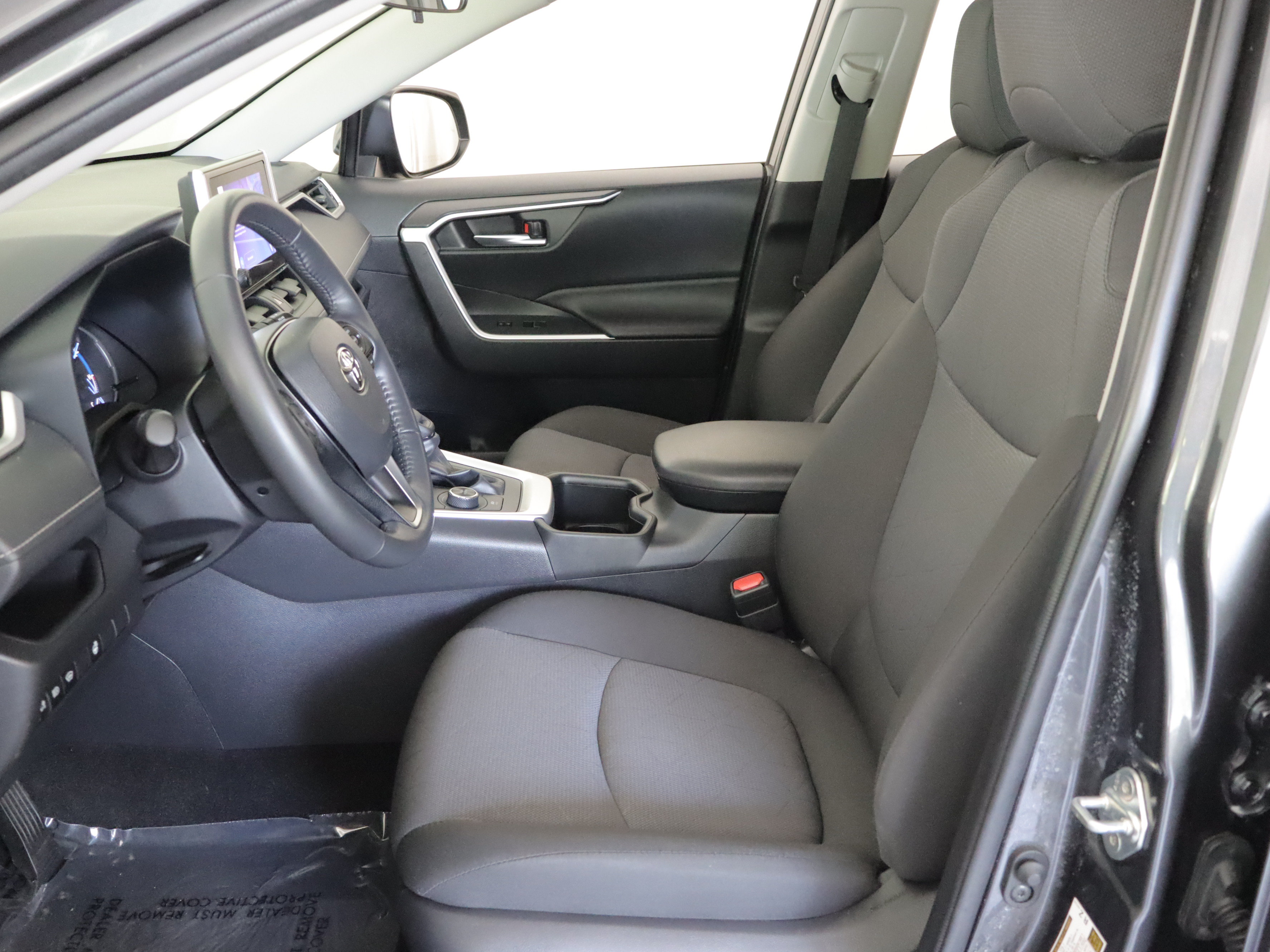 Used 2025 Toyota RAV4 XLE w/ Weather Package AWD/4WD image 7