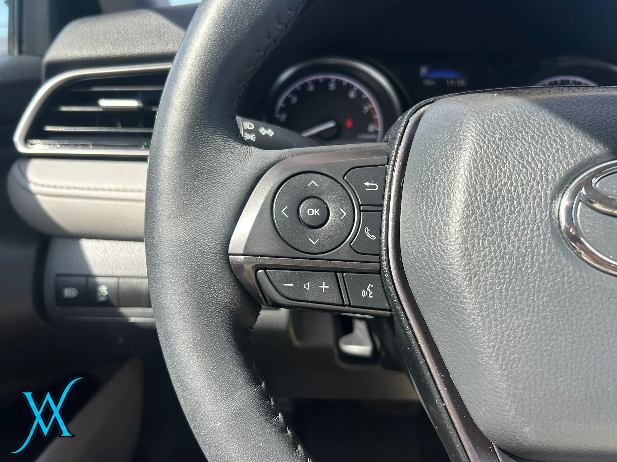 Used 2023 Toyota Camry SE w/ Cold Weather Package FWD image 33
