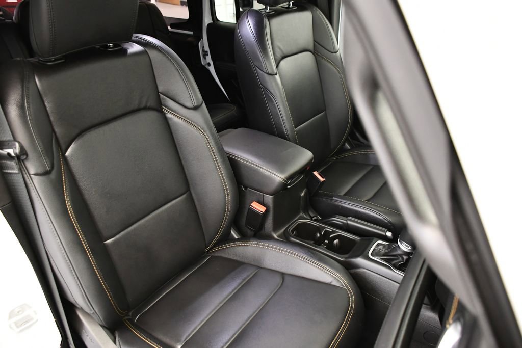 Used 2025 Jeep Wrangler Sahara image 44