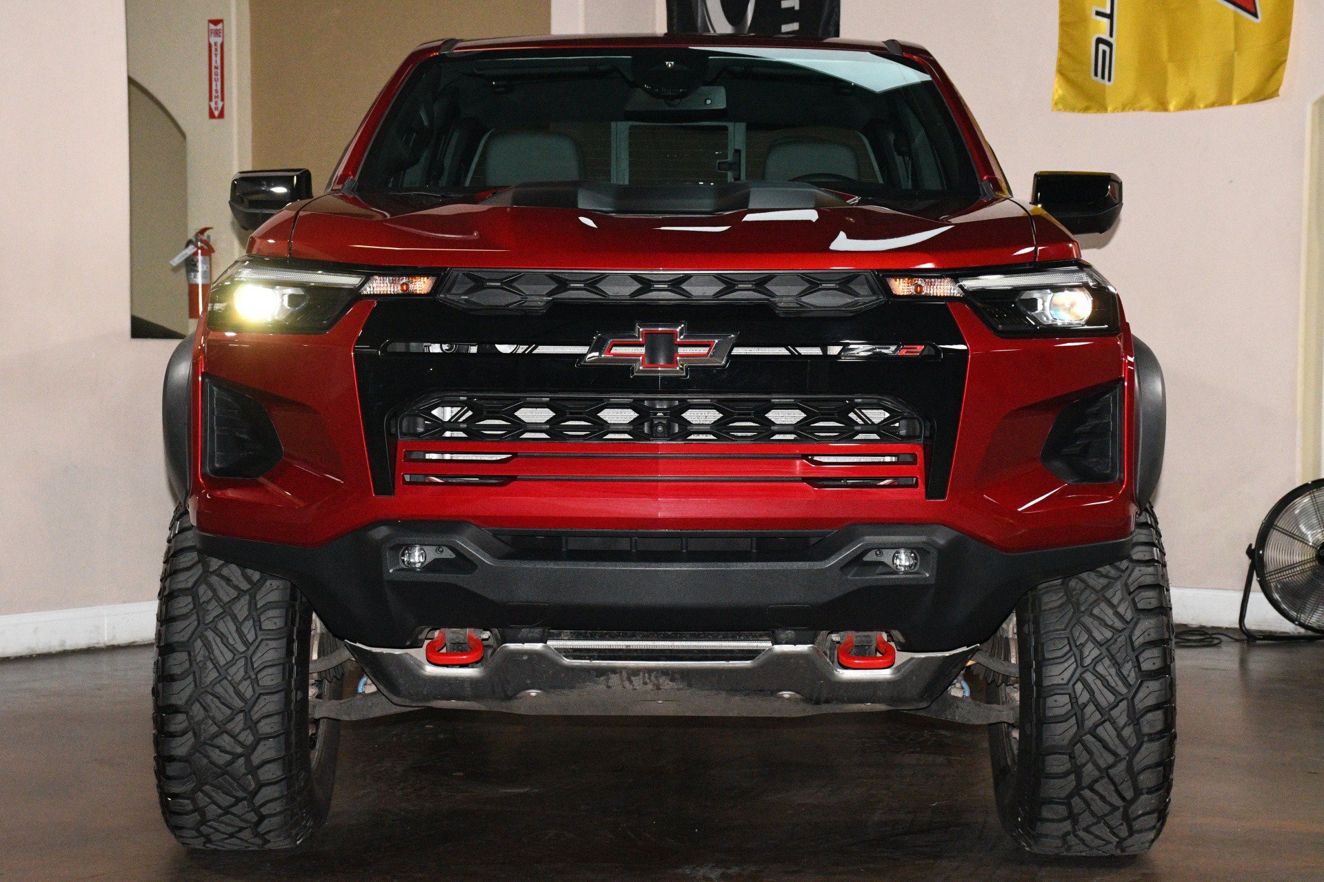 Used 2025 Chevrolet Colorado ZR2 w/ Technology Package AWD/4WD image 1