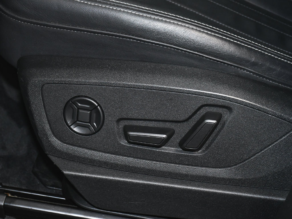 Used 2024 Audi Q8 e-tron Premium AWD/4WD image 50