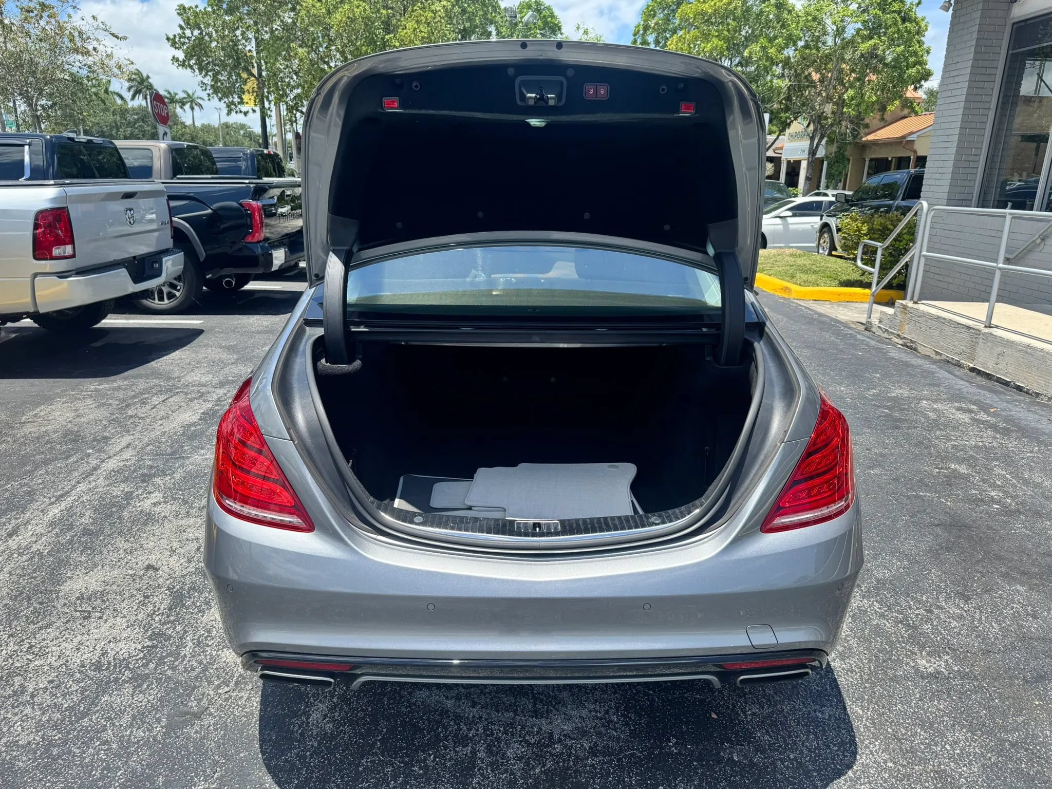 Used 2014 Mercedes-Benz S 550 Sedan image 7