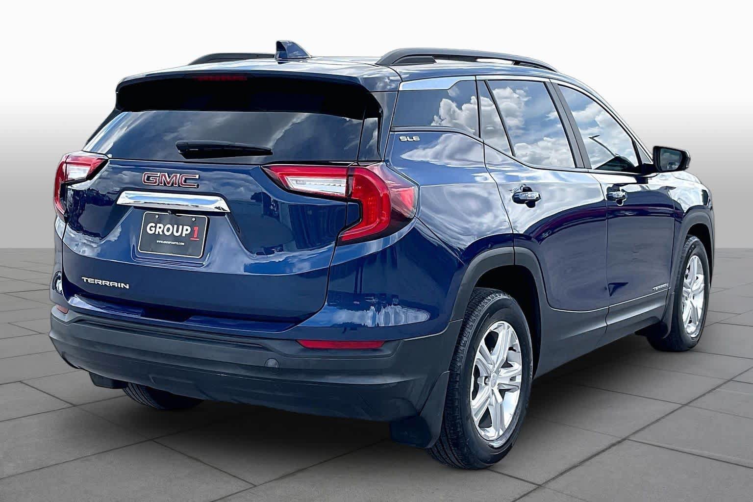 Used 2022 GMC Terrain SLE w/ Driver Convenience Package FWD image 13