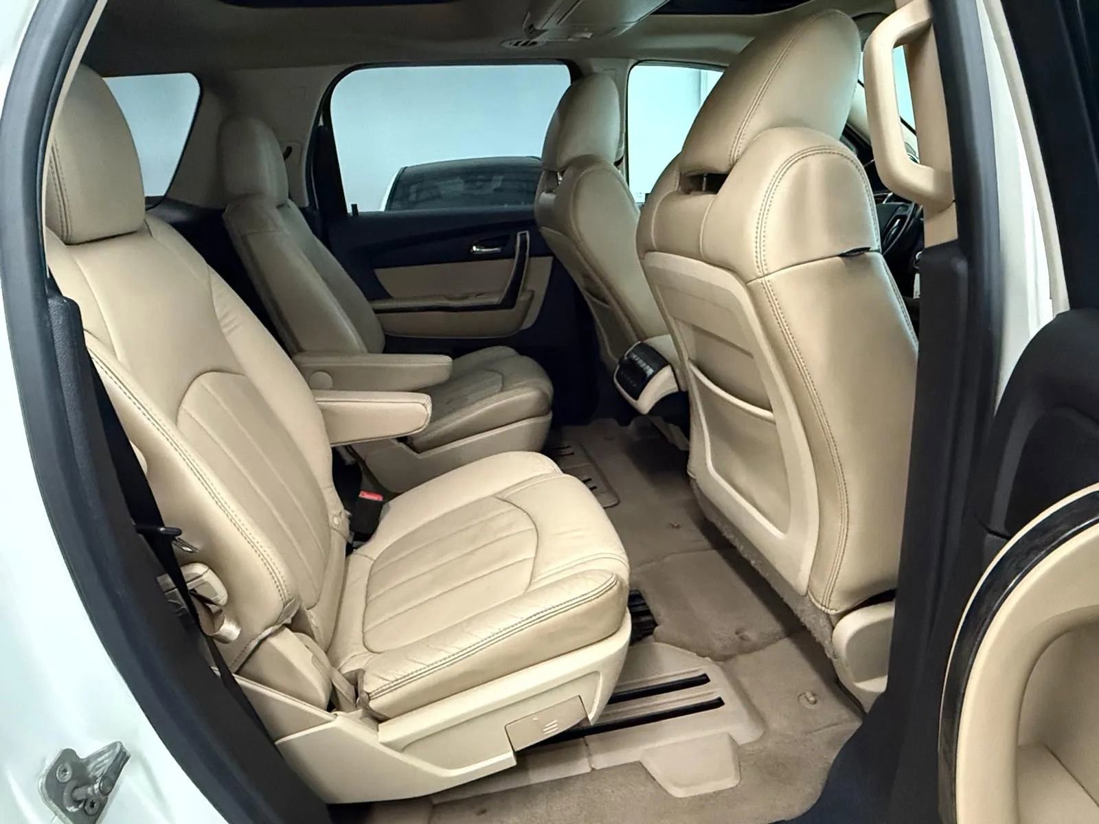 Used 2011 GMC Acadia Denali image 32