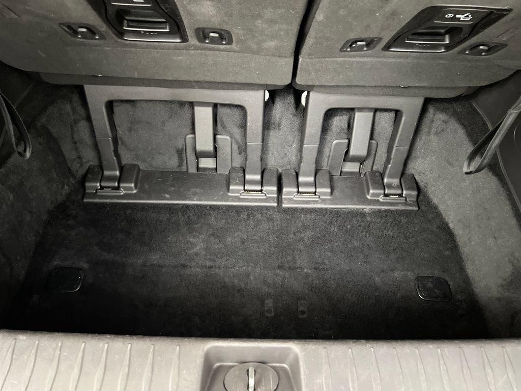 Used 2025 Kia Carnival FWD image 44