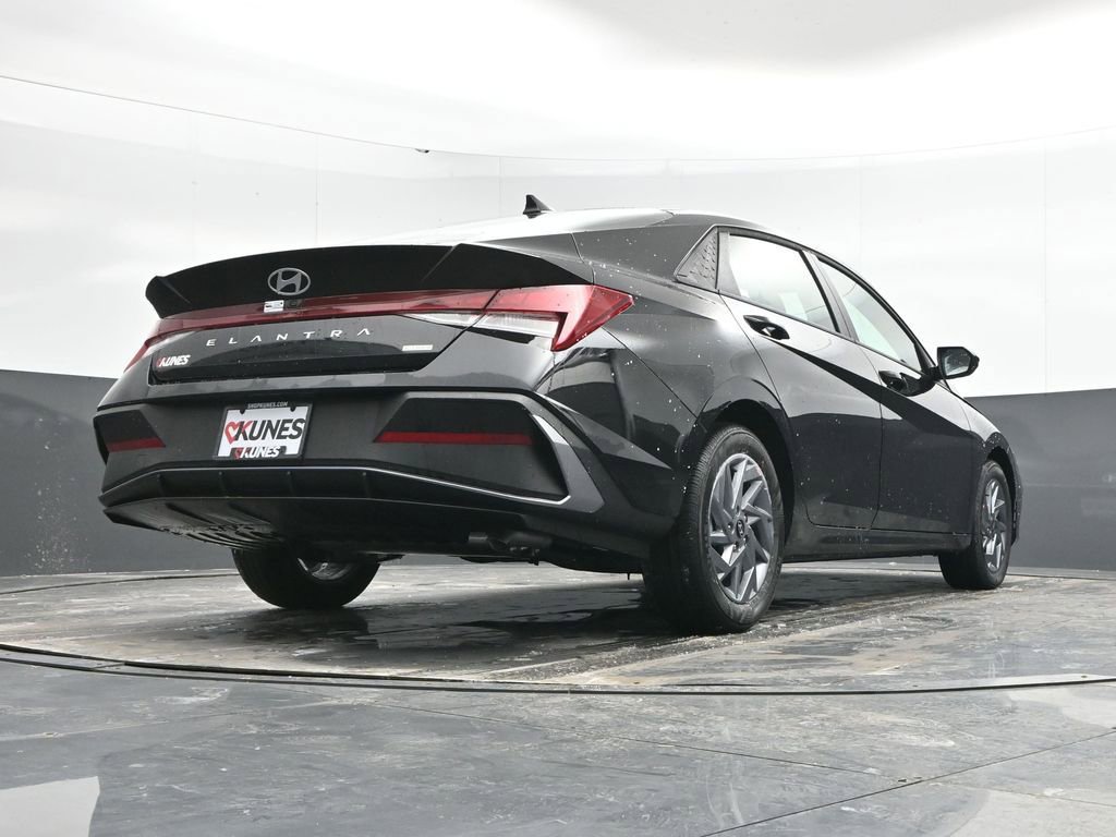 New 2026 Hyundai Elantra Blue image 42