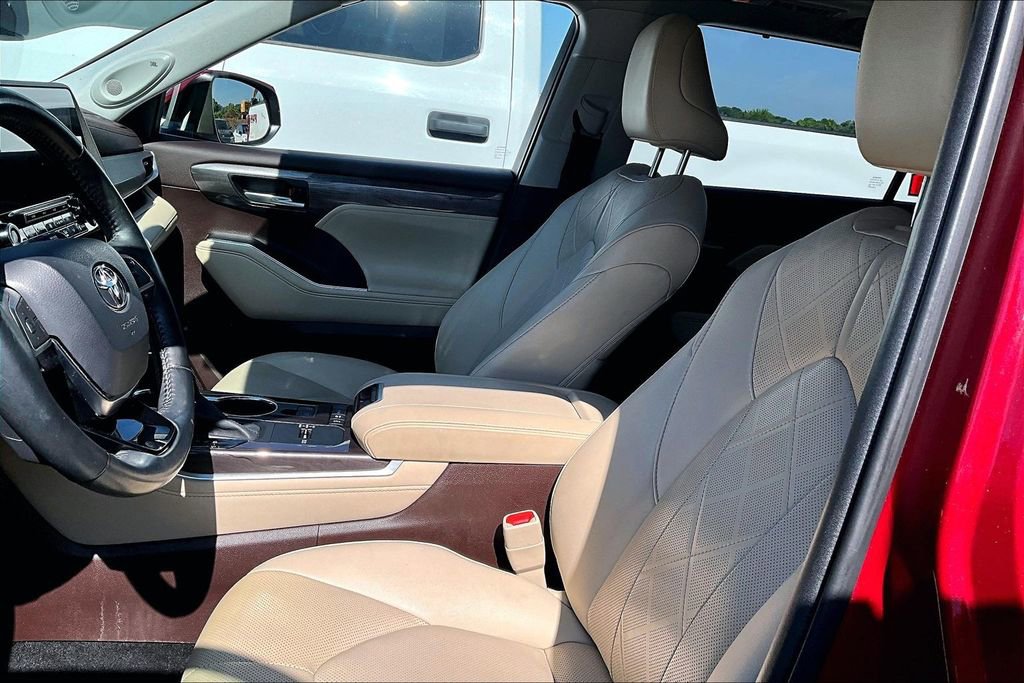Used 2021 Toyota Highlander Platinum AWD/4WD image 21
