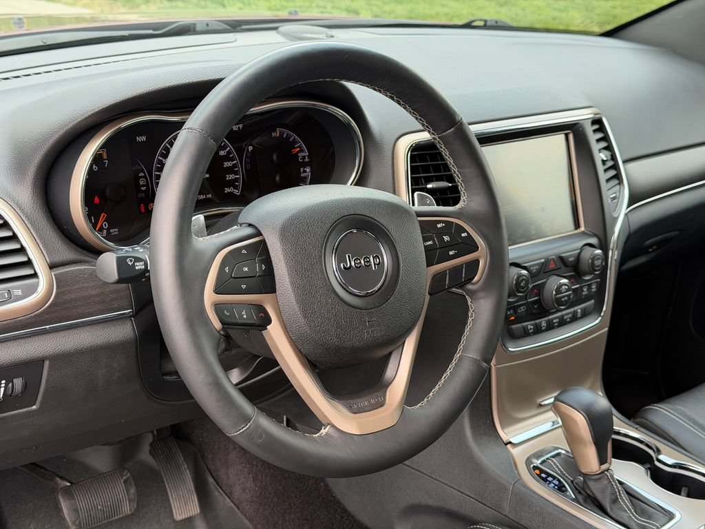 Used 2017 Jeep Grand Cherokee Limited w/ Luxury Group II AWD/4WD image 25