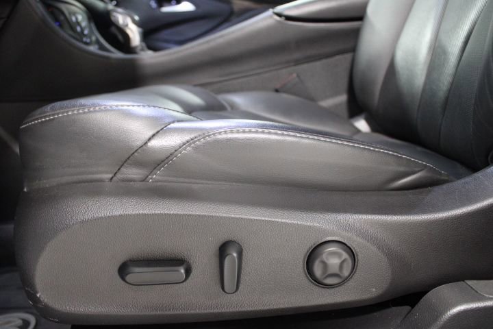 Used 2020 Buick Envision Essence image 18