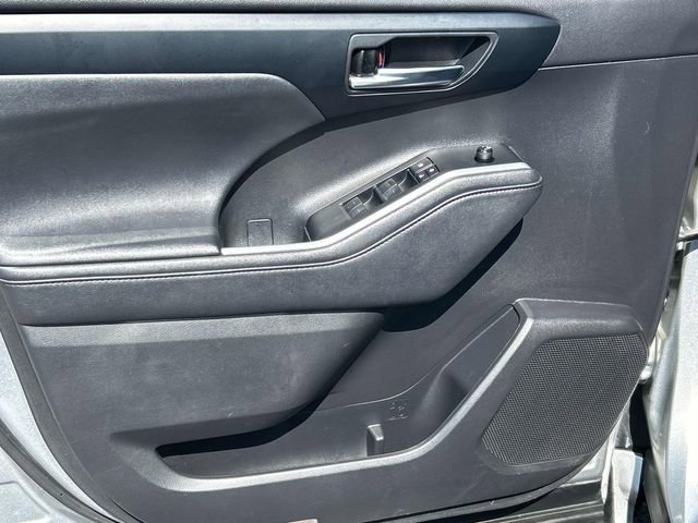 Used 2021 Toyota Highlander XLE image 27