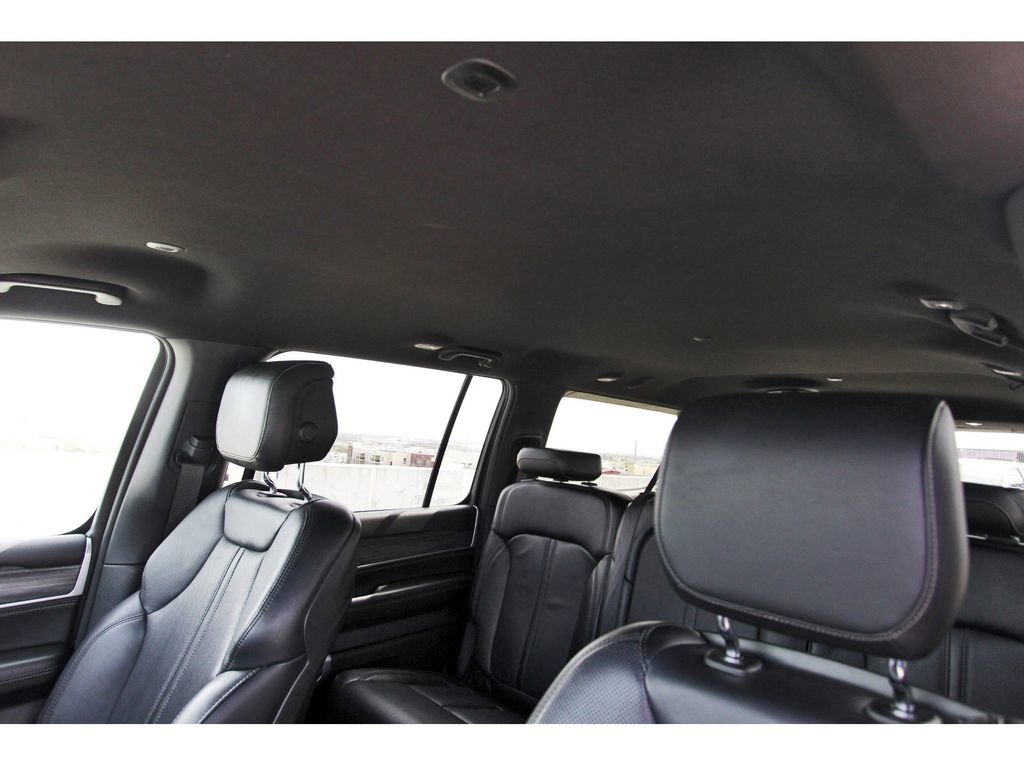 Used 2024 Jeep Wagoneer L Series II image 29