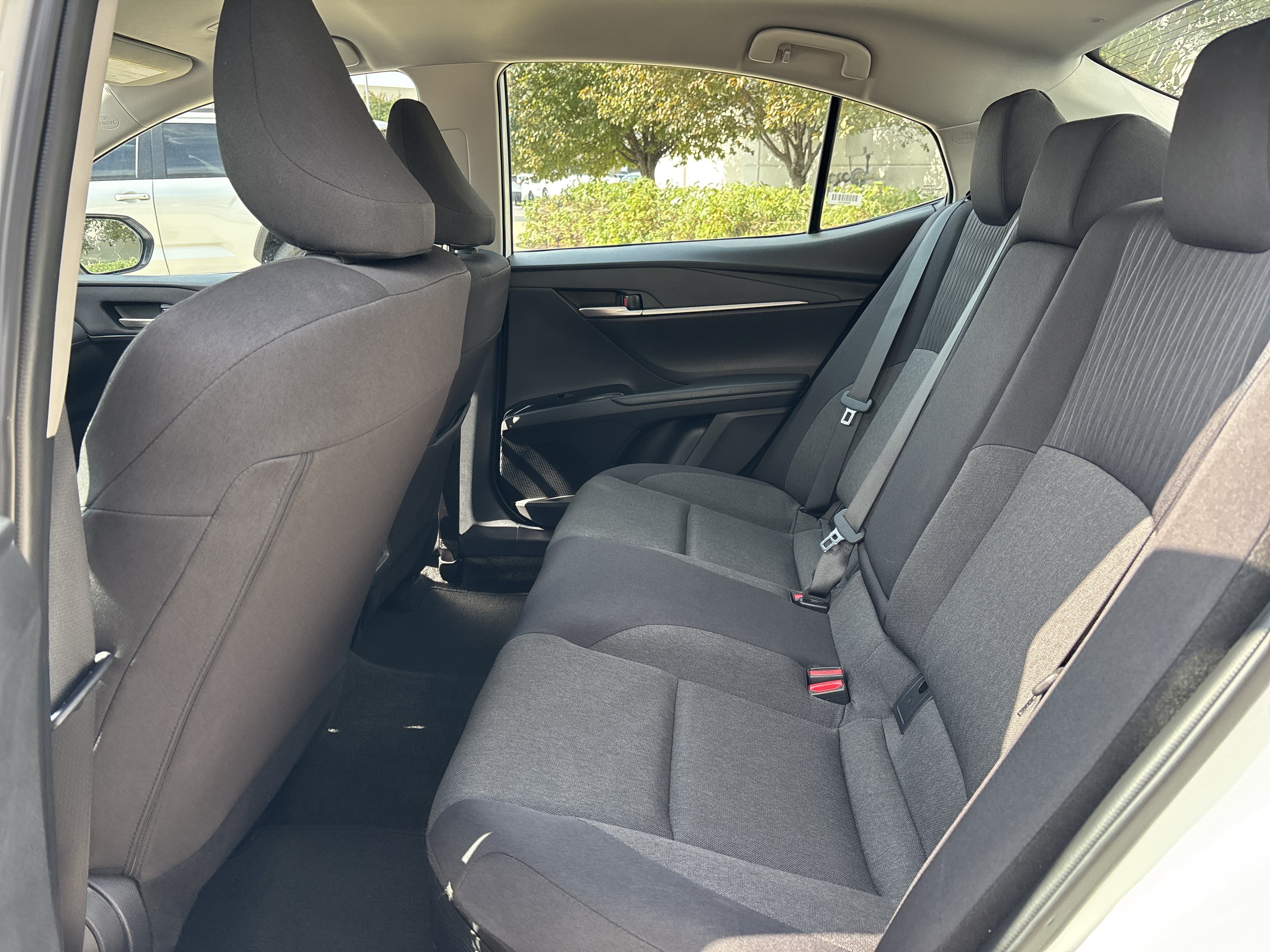 Used 2025 Toyota Camry Hybrid FWD image 30