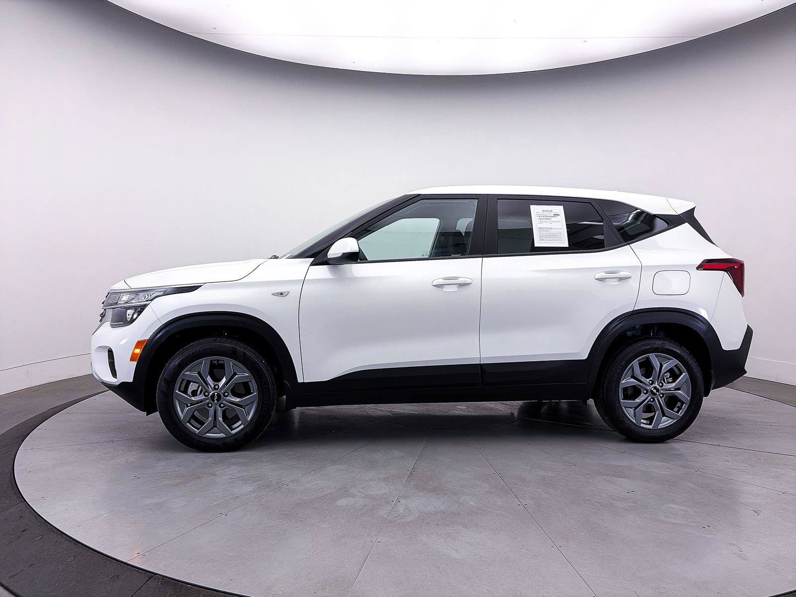 Used 2025 Kia Seltos LX AWD/4WD image 36
