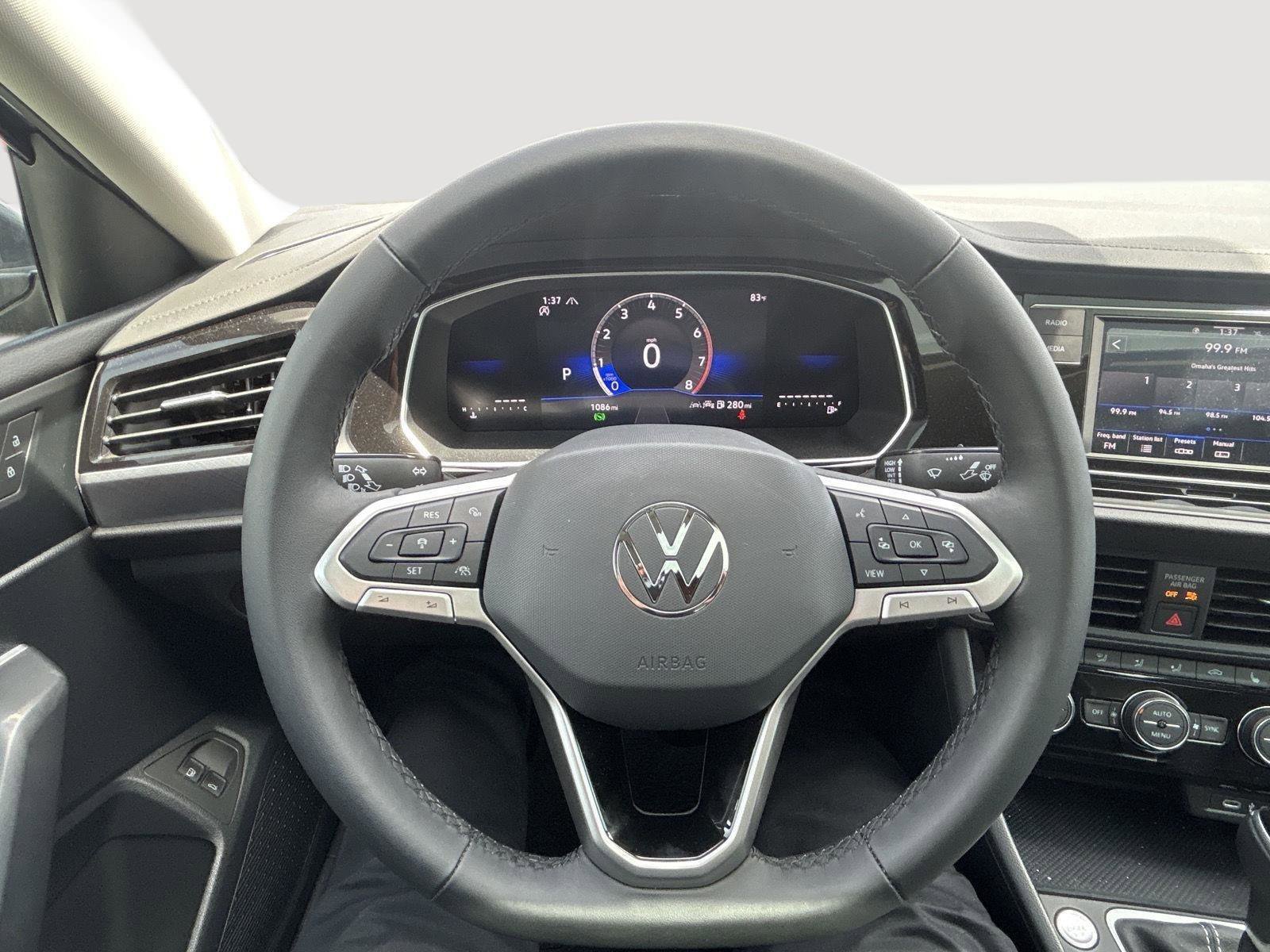 Used 2024 Volkswagen Jetta SE w/ Panoramic Sunroof Package image 28