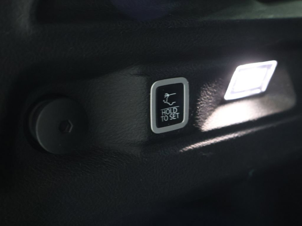 Used 2024 Jeep Grand Cherokee L Limited w/ Luxury Tech Group II image 22