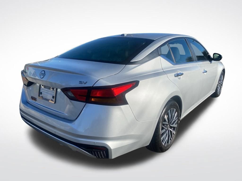 Used 2024 Nissan Altima 2.5 SV image 7