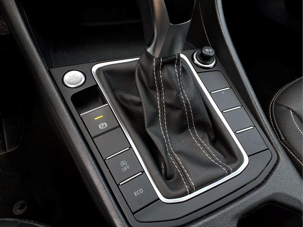 Used 2024 Volkswagen Jetta SE FWD image 15