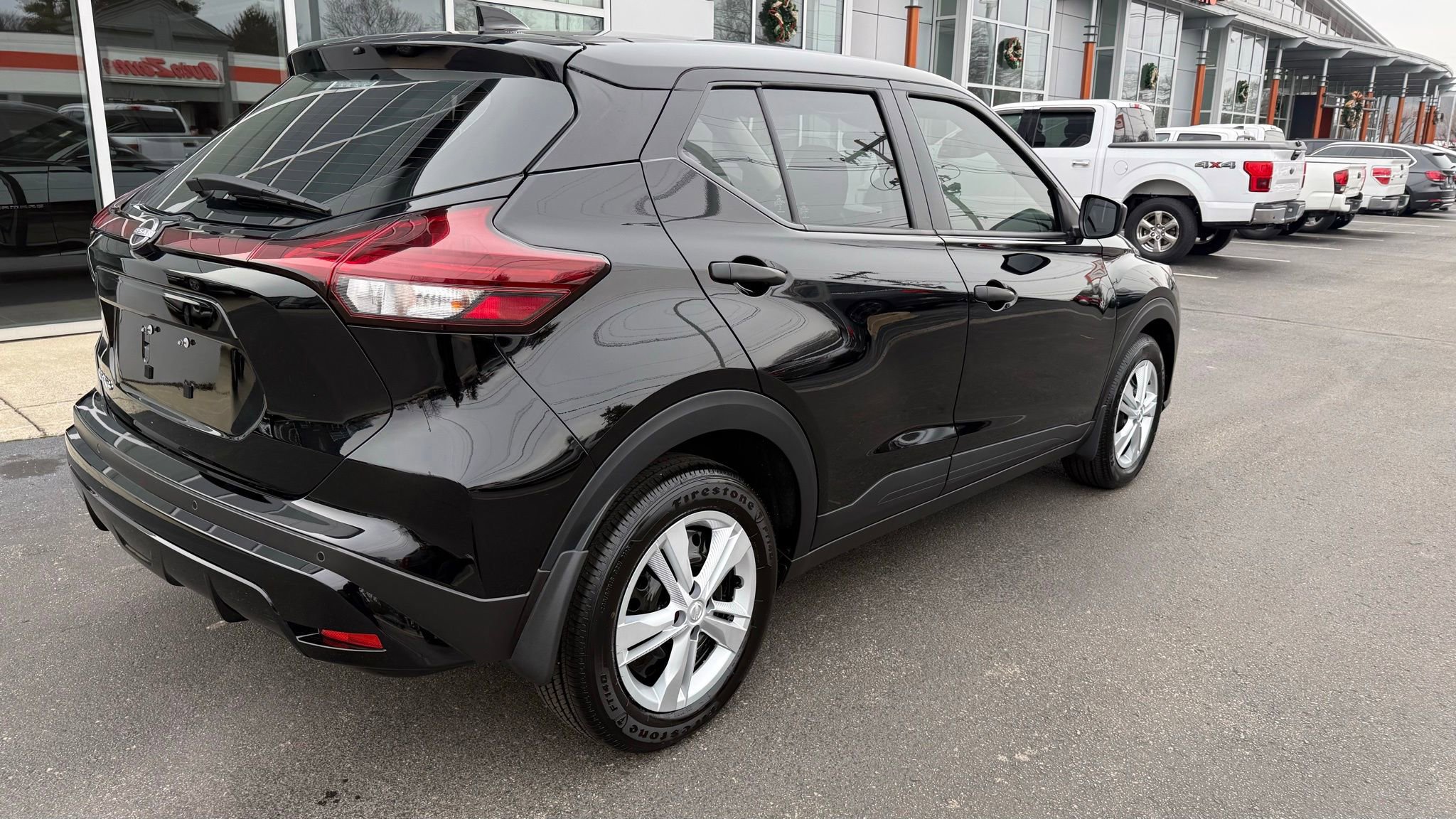 Used 2025 Nissan Kicks Play S image 2