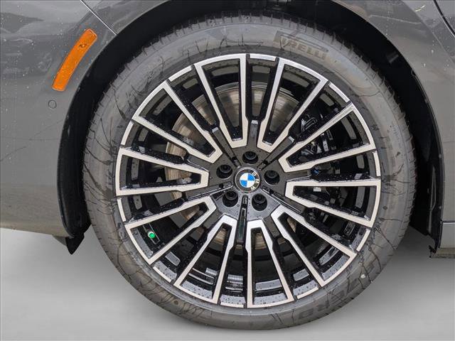 New 2026 BMW 750e xDrive w/ Executive Package image 10
