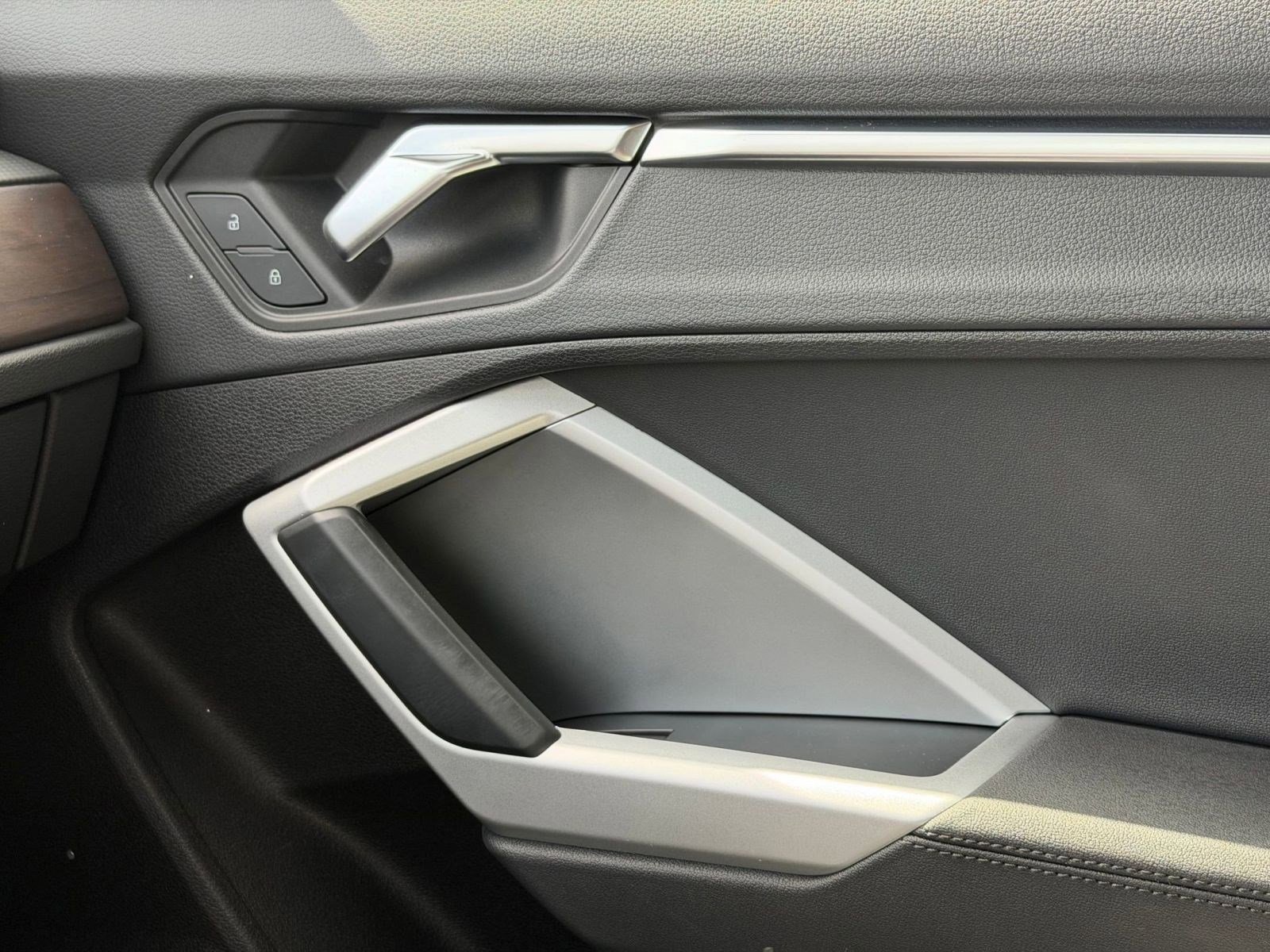 Used 2022 Audi Q3 2.0T Premium w/ Convenience Package image 26