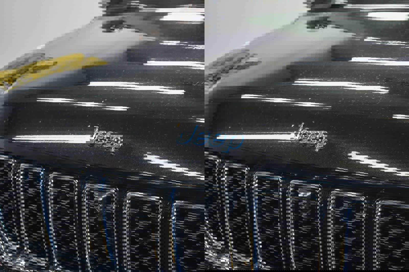 Used 2023 Jeep Grand Cherokee 4WD 4xe w/ Luxury Tech Group II image 8