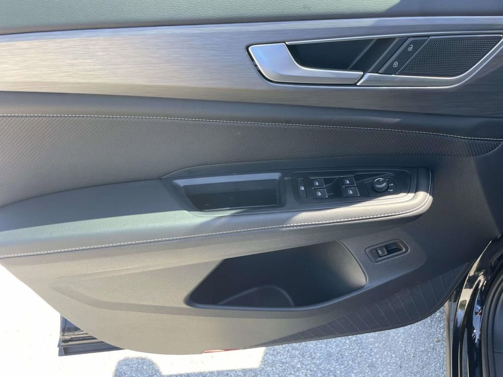Used 2026 Volkswagen Atlas Cross Sport SE w/ Panoramic Sunroof Package FWD image 17