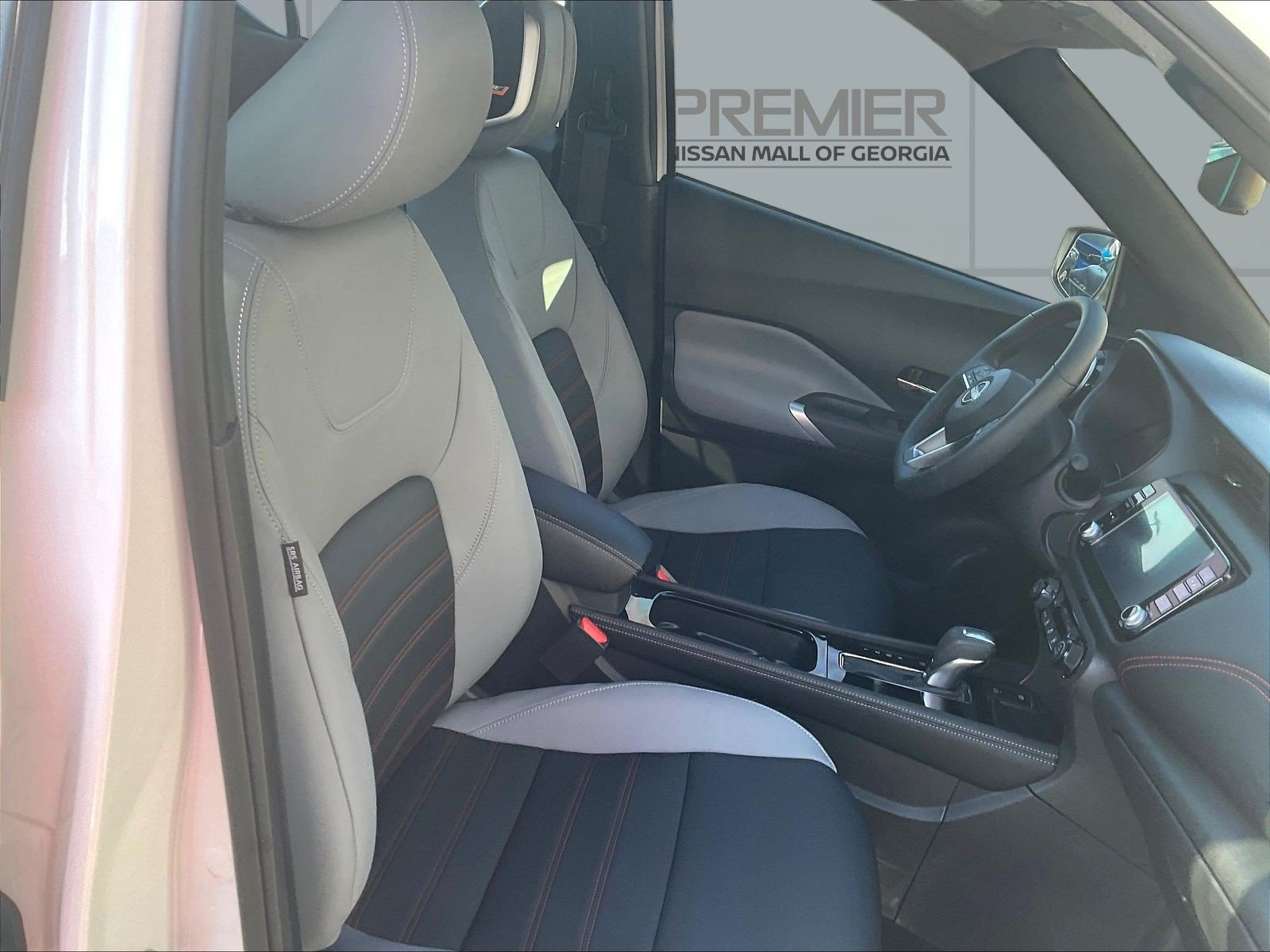 Used 2024 Nissan Kicks SR w/ SR Premium Package FWD image 31