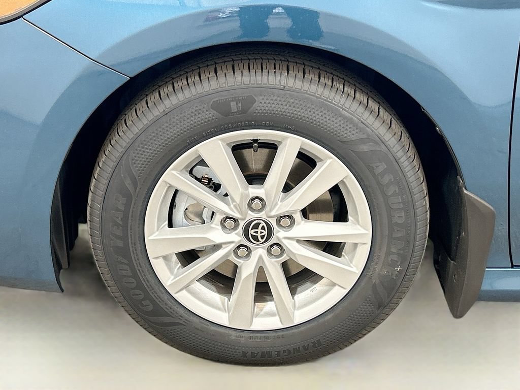 New 2026 Toyota Camry Hybrid FWD image 9