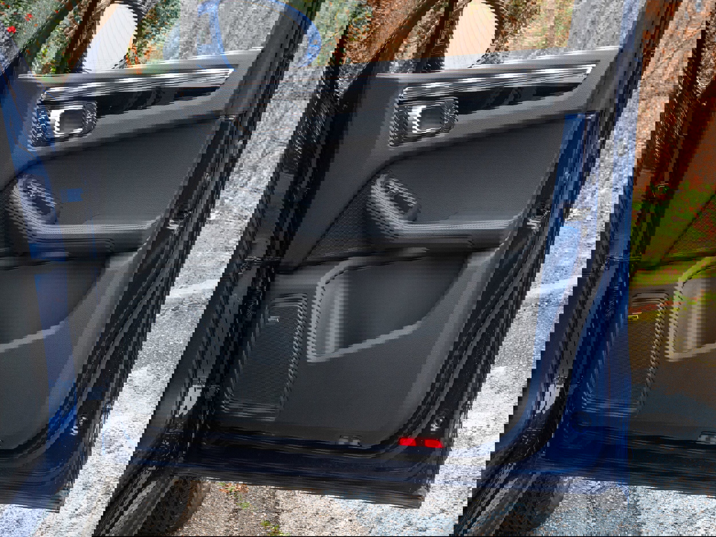 Certified 2025 Porsche Macan image 33