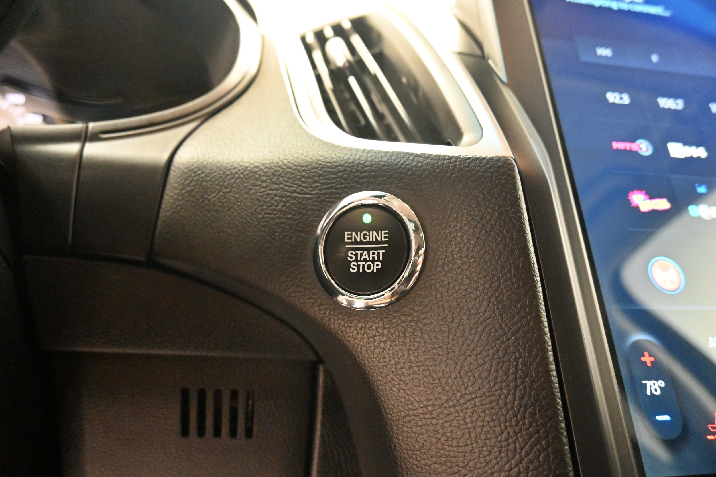 Used 2022 Ford Edge SEL AWD/4WD image 8