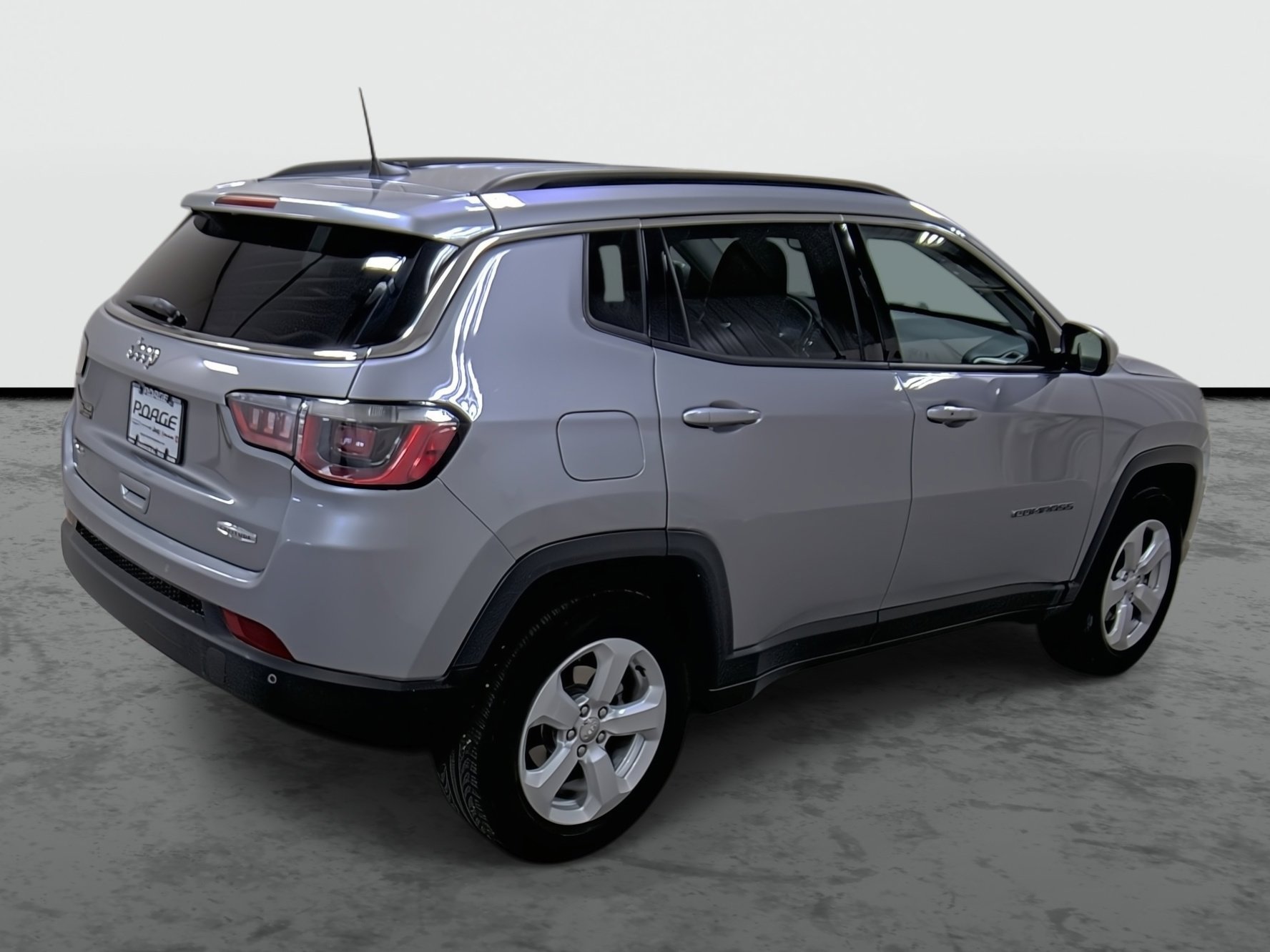 Used 2017 Jeep Compass Latitude w/ Popular Equipment Group image 4