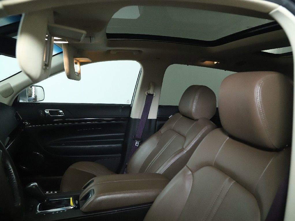 Used 2013 Lincoln MKT AWD image 21