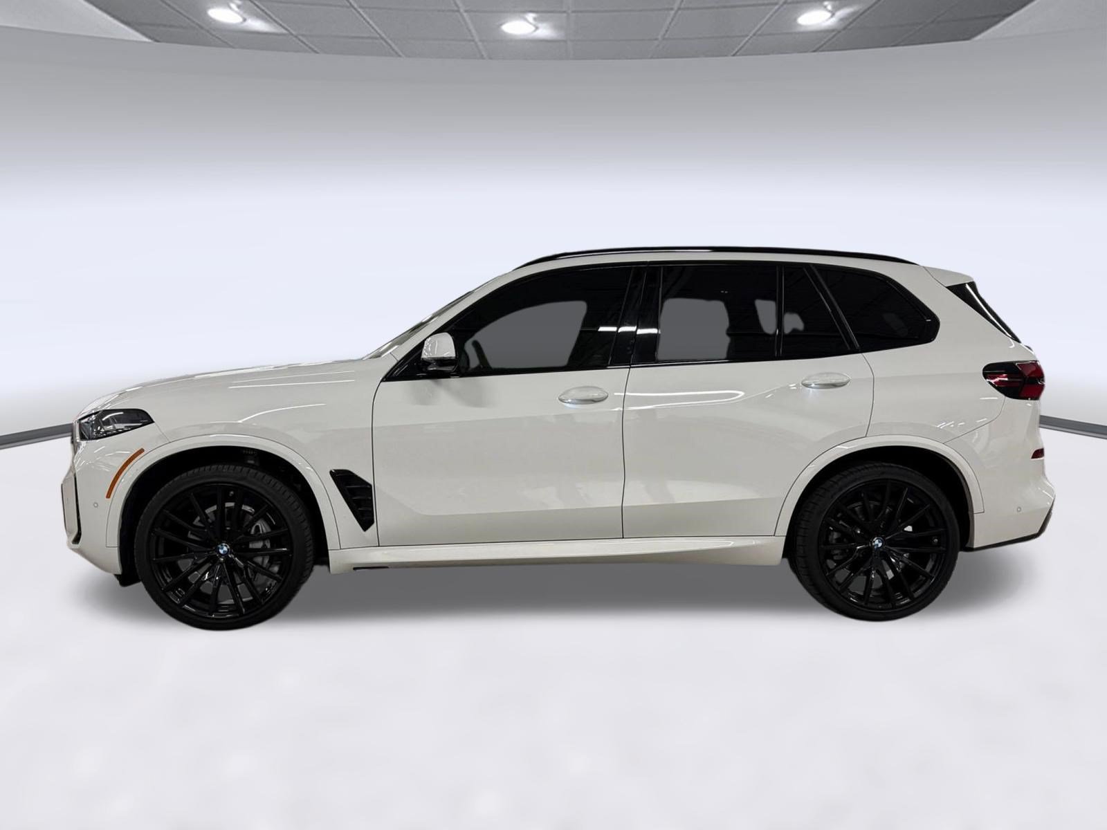 Used 2024 BMW X5 sDrive40i w/ M Sport Package RWD image 2