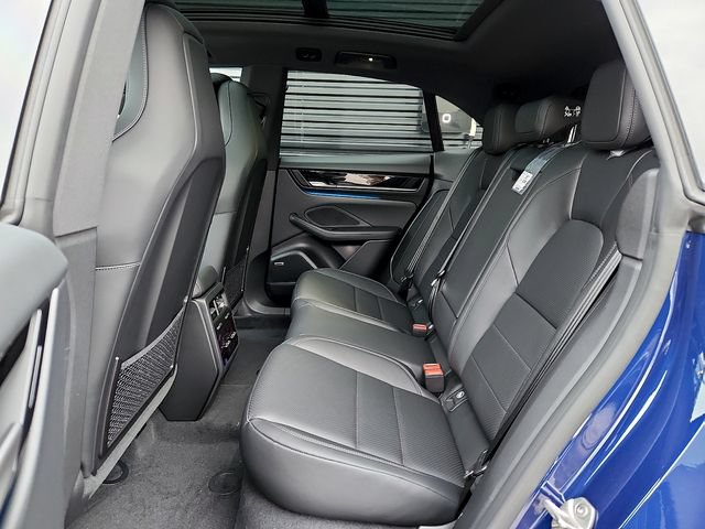 New 2025 Porsche Macan 4 Electric AWD/4WD image 13
