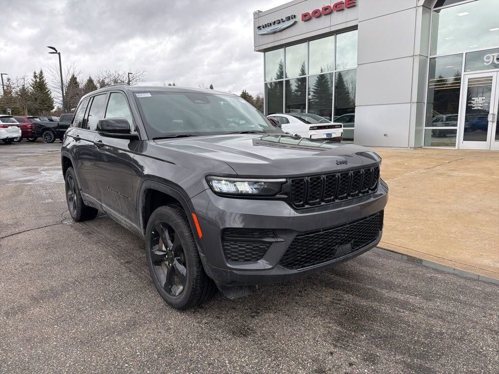 Certified 2024 Jeep Grand Cherokee Altitude image 1
