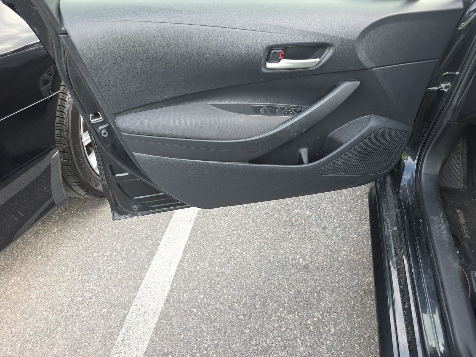 Used 2021 Toyota Corolla LE FWD image 15