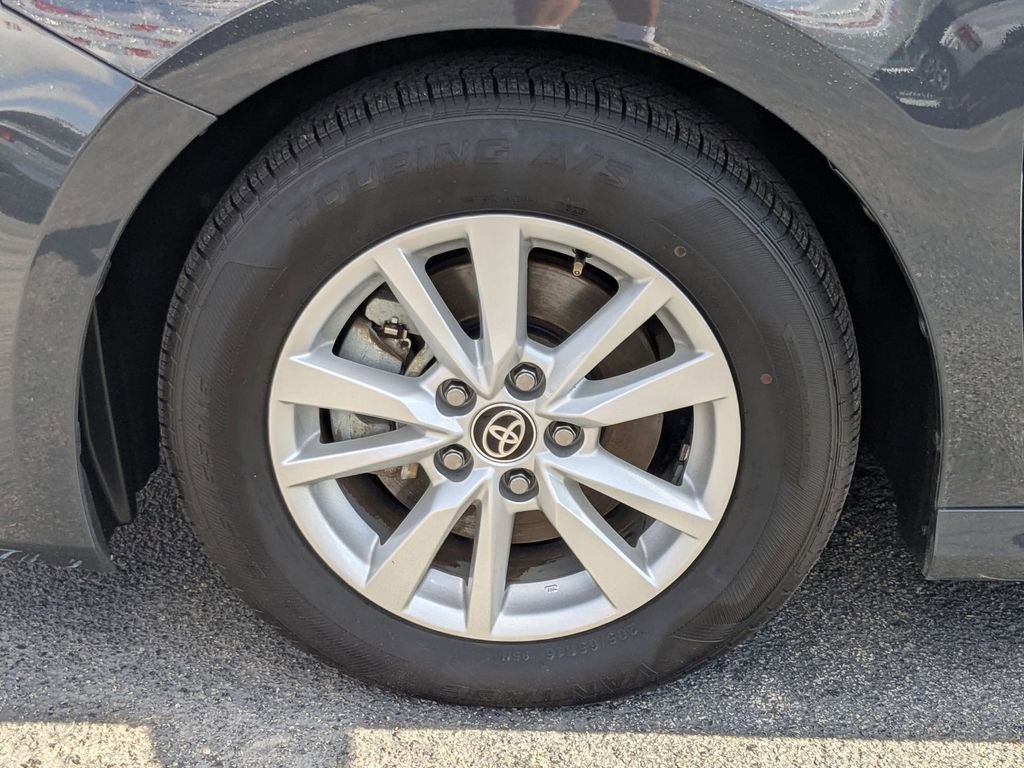 Used 2025 Toyota Camry LE image 30