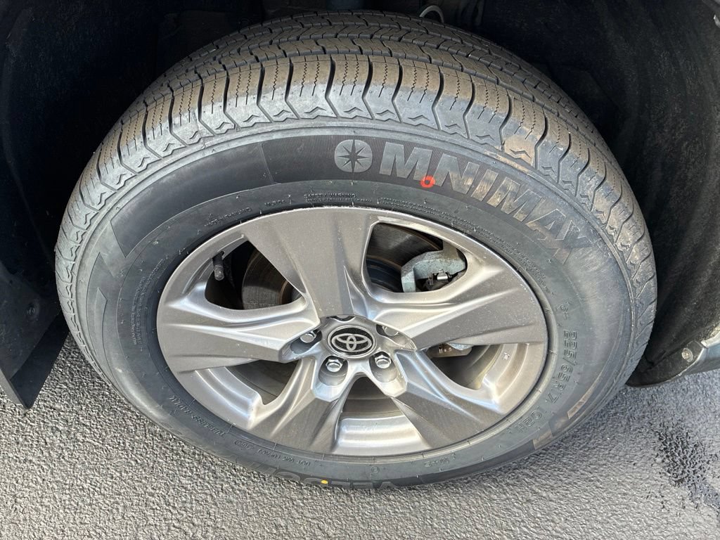 Used 2024 Toyota RAV4 LE AWD/4WD image 9