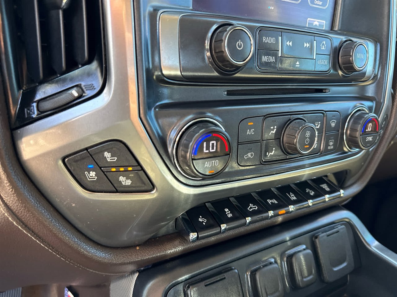 Used 2017 Chevrolet Silverado 2500 LTZ w/ Duramax Plus Package image 21