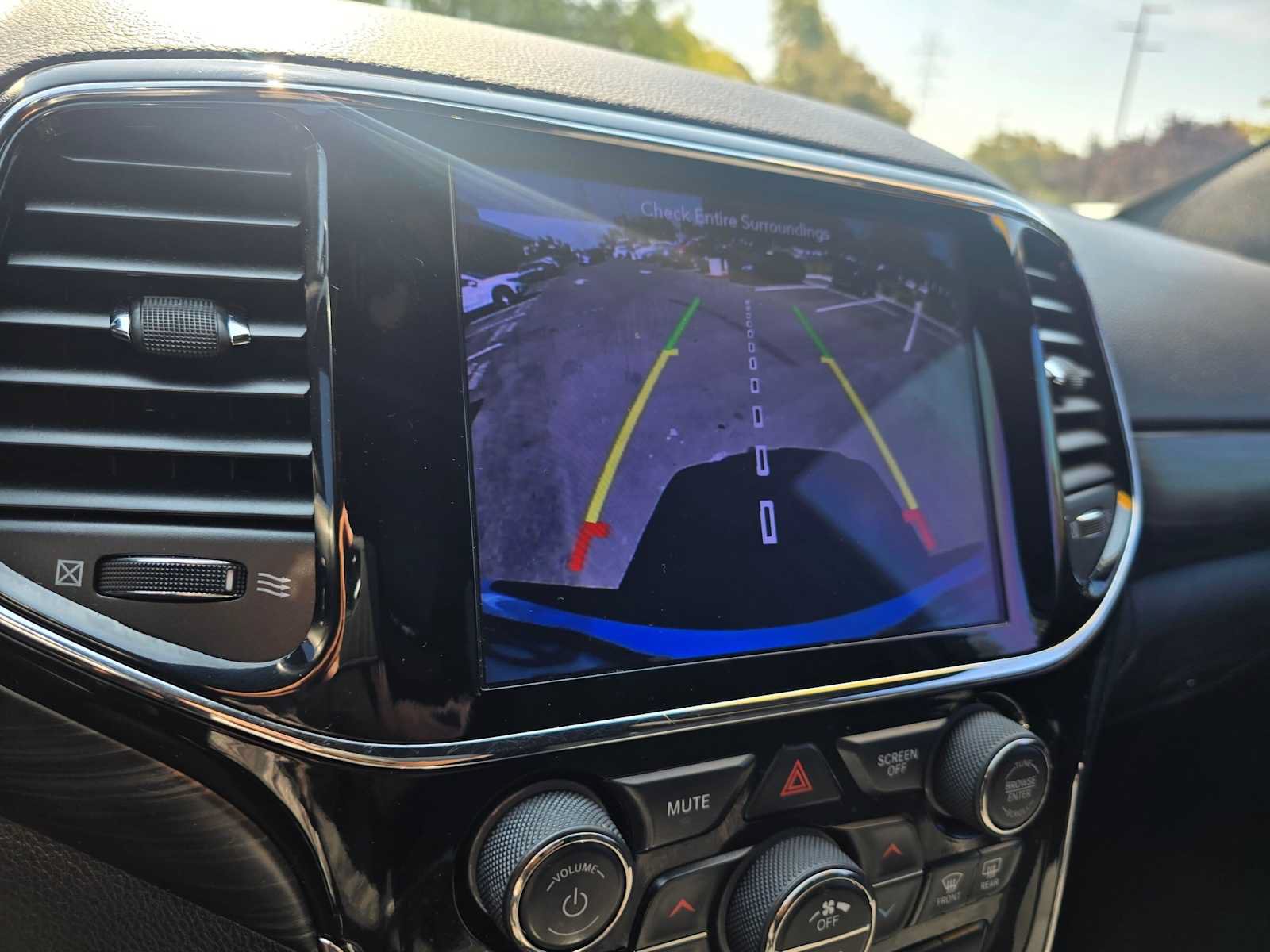 Used 2019 Jeep Grand Cherokee Laredo RWD image 29
