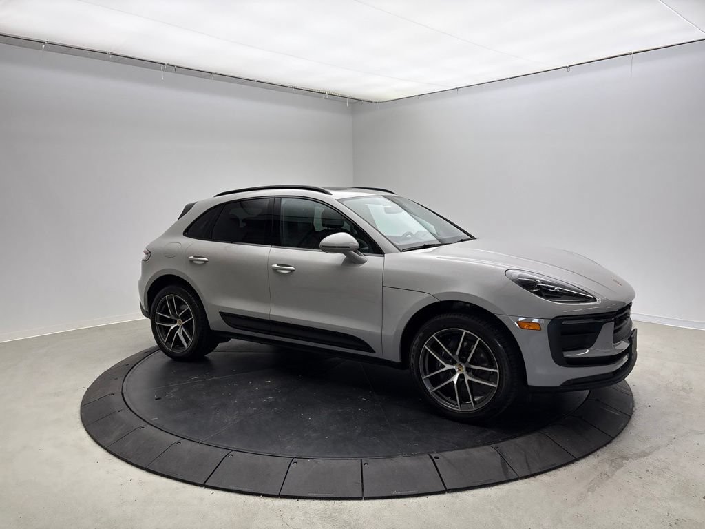 Certified 2023 Porsche Macan AWD/4WD image 9