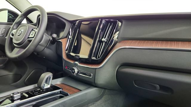 Certified 2024 Volvo XC60 B5 Plus w/ Protection Package Premier AWD/4WD image 34