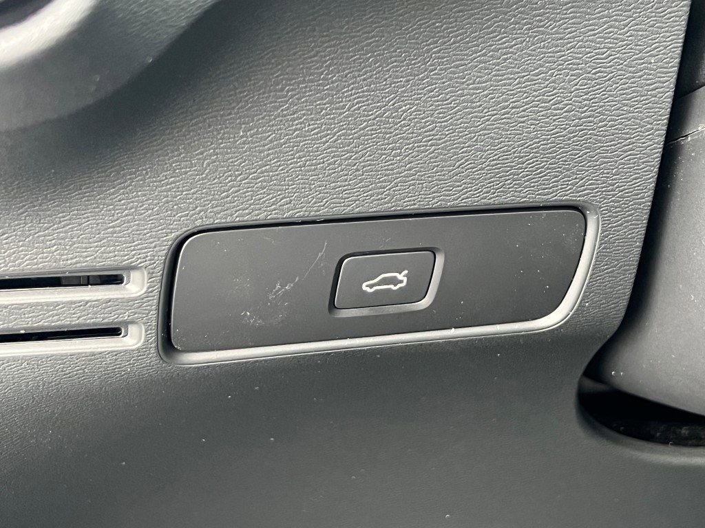 New 2026 Volvo EX40 Plus w/ Climate Package image 28