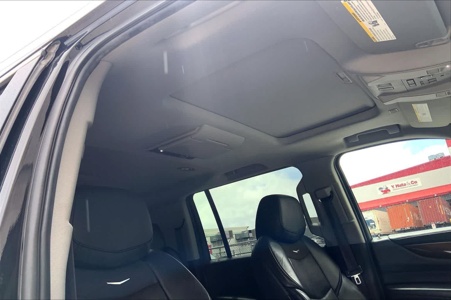 Used 2019 Cadillac Escalade ESV Luxury AWD/4WD image 30
