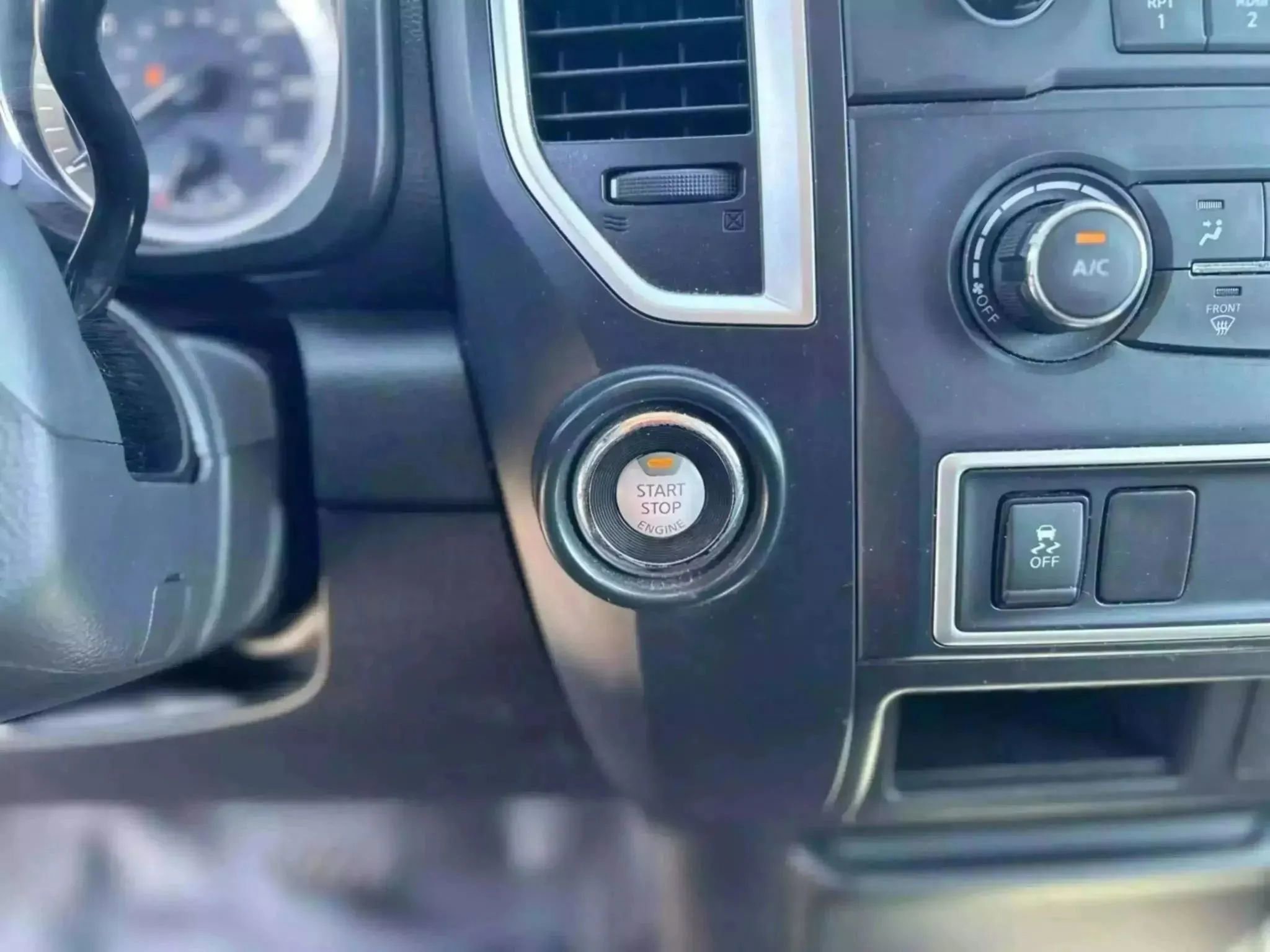 Used 2017 Nissan Titan S image 18