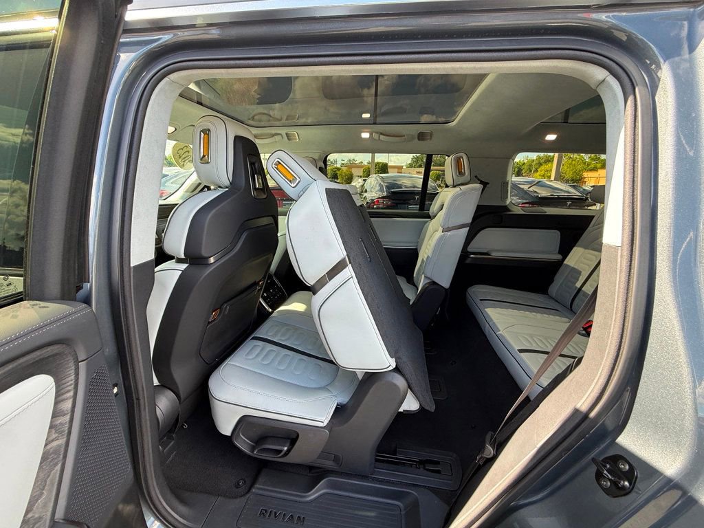 Used 2023 Rivian R1S Adventure image 27