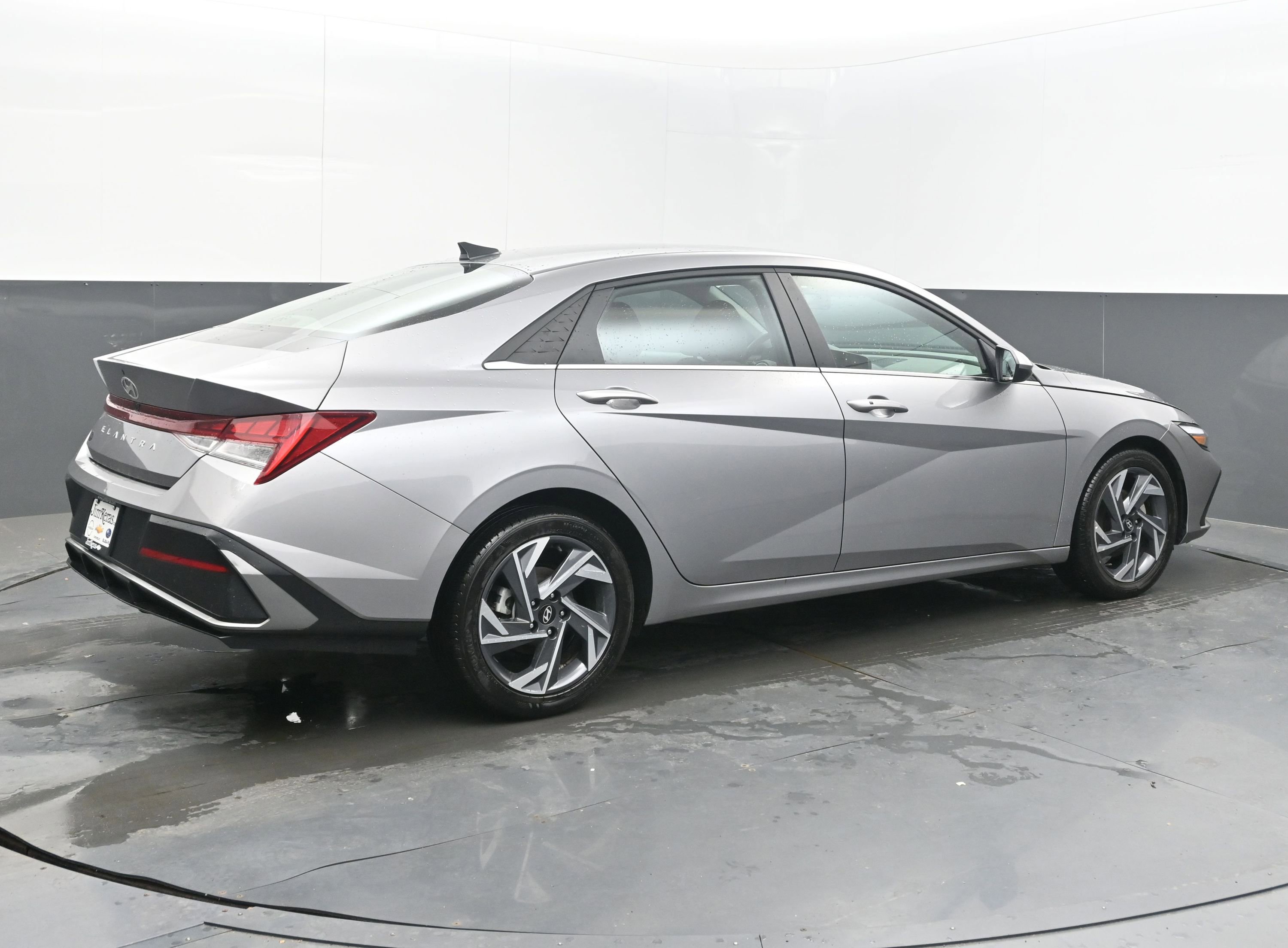 Used 2025 Hyundai Elantra SEL image 9