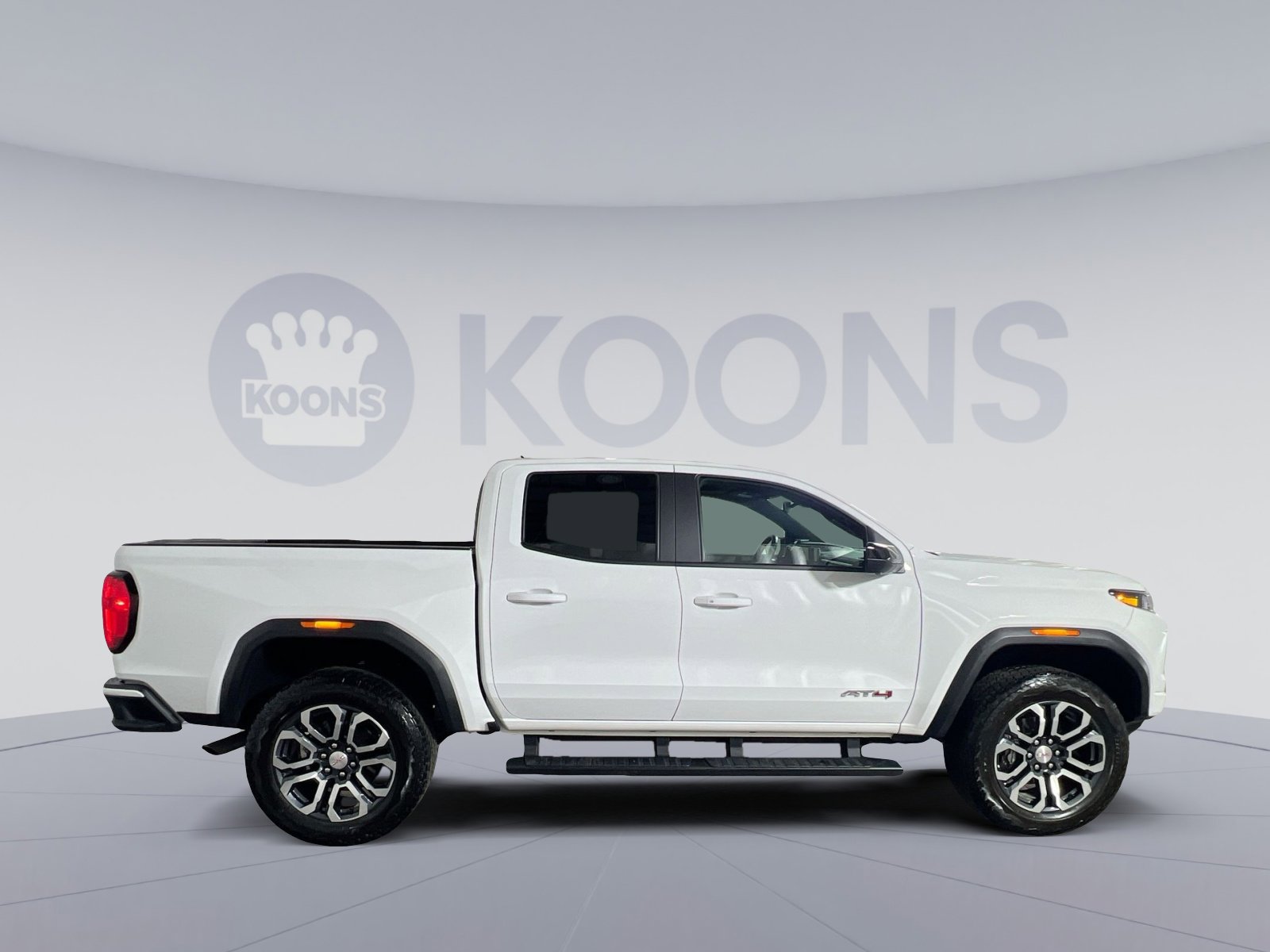 Used 2024 GMC Canyon AT4 w/ Technology Package image 8