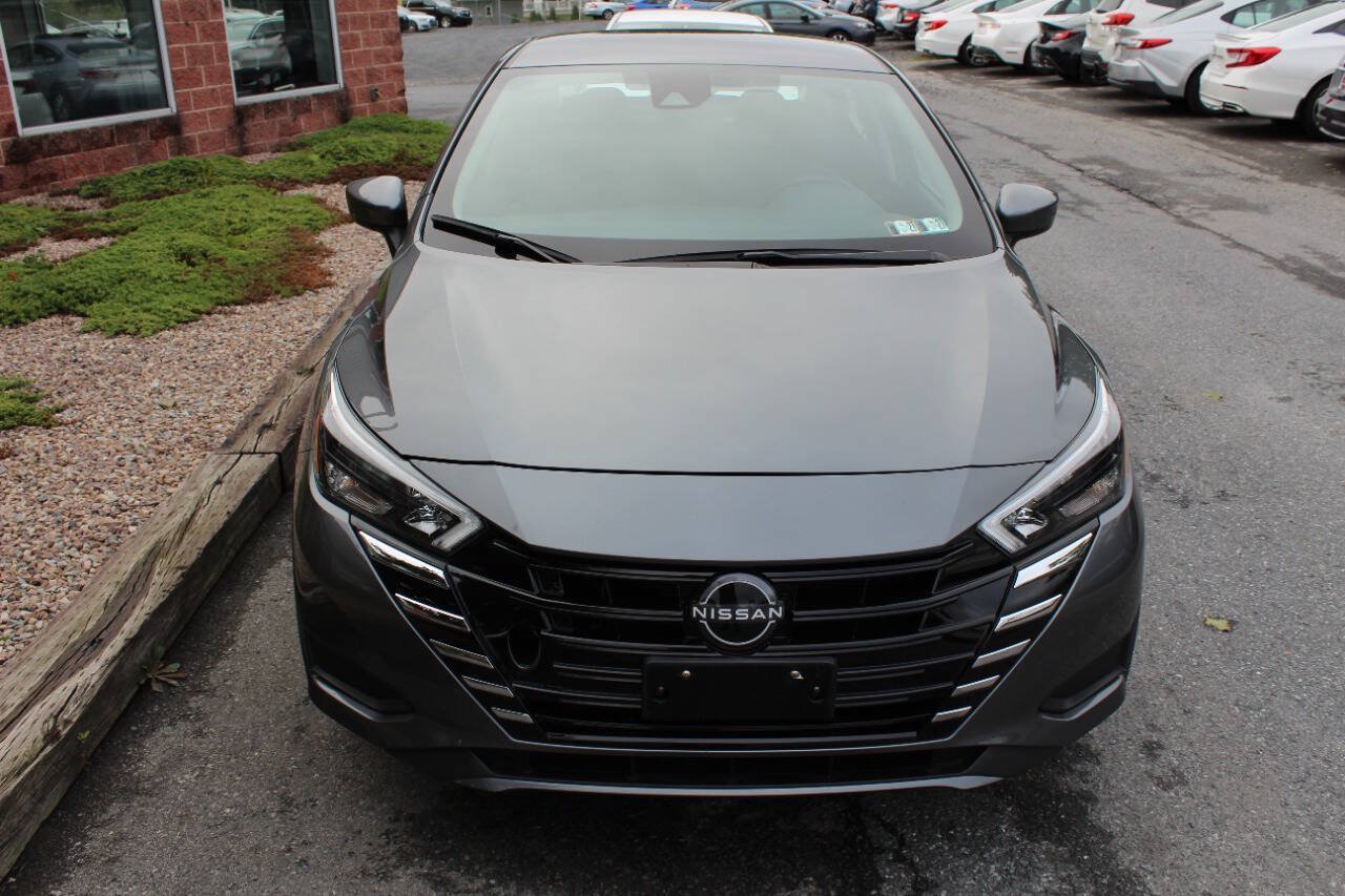 Used 2025 Nissan Versa SV FWD image 4