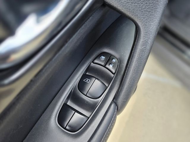 Used 2019 Nissan Rogue SV image 22